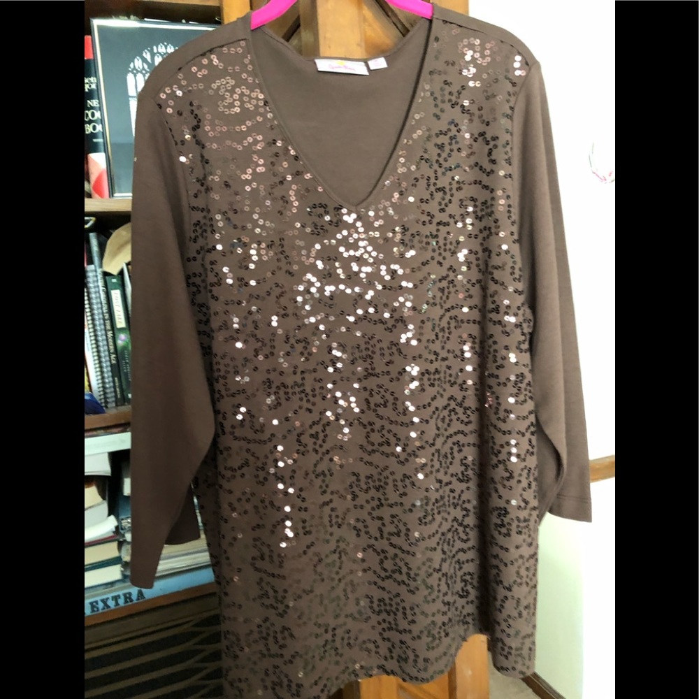 SOPHISTICATED QUACKER TOP